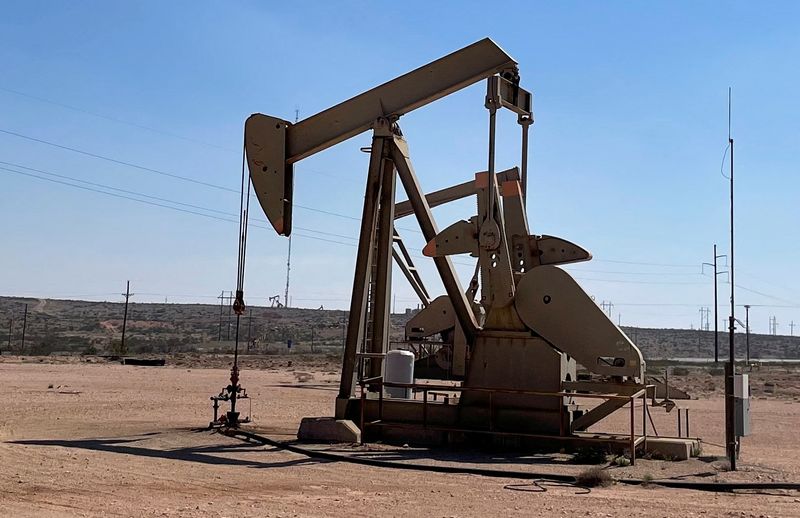 Oil falls 2% but still set for slight weekly gain on supply jitters